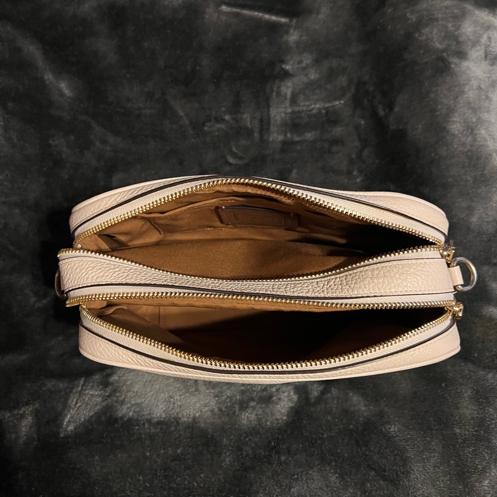 Coach Cream Leather Crossbody Bag. - Picture 9 of 14